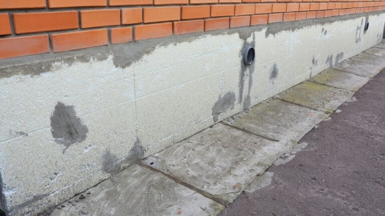 Maling af sokkel – 6 trin til en flot sokkel
